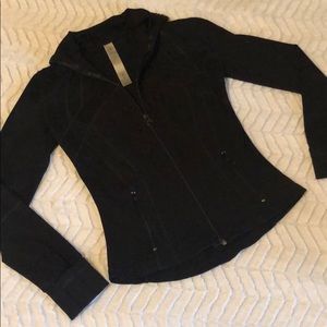 Lulu lemon tight fit size 4 black athletic jacket